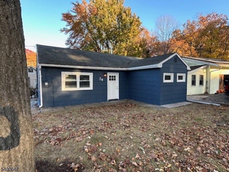 74 E Shore Rd in Jefferson, NJ - Building Photo
