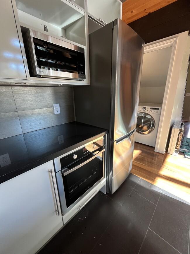 1079 Modoc Way in South Lake Tahoe, CA - Building Photo - Building Photo