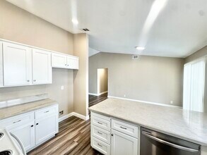 6945 Pollen Way in Citrus Heights, CA - Building Photo - Building Photo