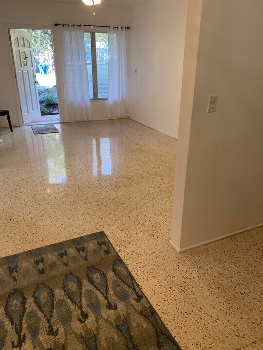 1620 NE 110th Ter, Unit 2 in Miami, FL - Foto de edificio