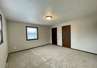 1352 W Hiawatha Dr in Appleton, WI - Building Photo - Building Photo