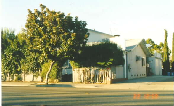 1285 W Campbell Ave in Campbell, CA - Foto de edificio - Building Photo