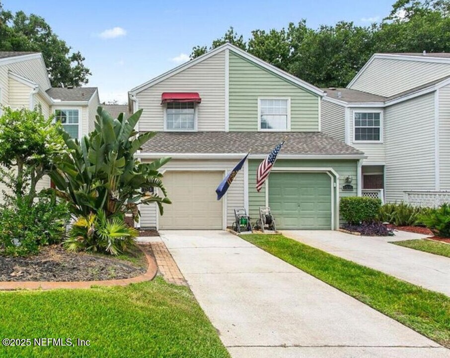 1518 Spindrift Cir W in Neptune Beach, FL - Building Photo