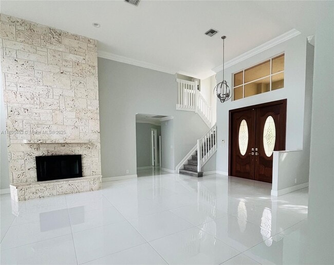 property at 1243 Manor Dr S