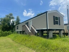 502 Triple Oaks Dr in Raceland, LA - Building Photo - Building Photo