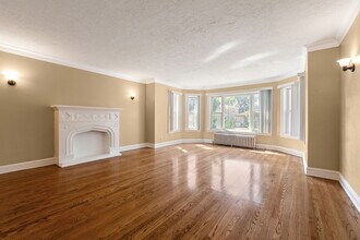 8235 S Indiana Ave in Chicago, IL - Building Photo - Building Photo