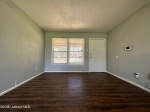 2612 E Auburn St in Lubbock, TX - Foto de edificio - Building Photo