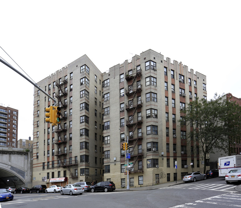 1675 Grand Concourse in Bronx, NY - Building Photo