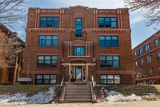 610 Summit Apartments in St. Paul, MN - Building Photo - Building Photo