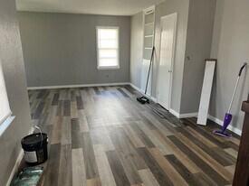 1642 W Britton Rd in The Village, OK - Building Photo
