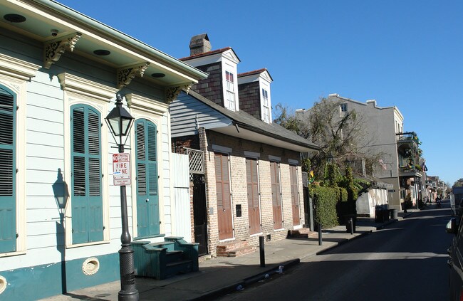 925 Bourbon St in New Orleans, LA - Foto de edificio - Building Photo