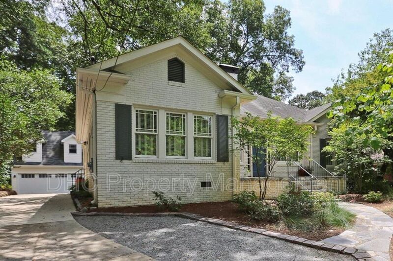 1205 Clifton Rd in Atlanta, GA - Building Photo