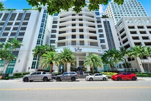 950 Brickell Bay Dr, Unit The Plaza Unit 200 in Miami, FL - Building Photo