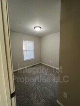 6339 NE 44th St in Kansas City, MO - Building Photo - Building Photo