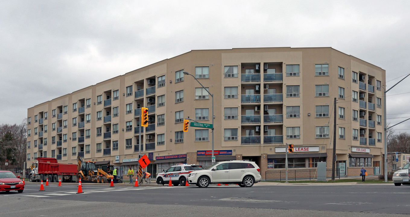 Wellington Gates in Aurora, ON - Building Photo