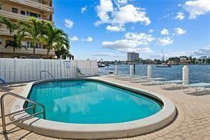 95 N Birch Rd, Unit 402 in Fort Lauderdale, FL - Building Photo