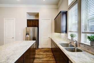 9609 Fannin St in Houston, TX - Building Photo - Building Photo