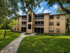 637 Buoy Ln in Altamonte Springs, FL - Building Photo