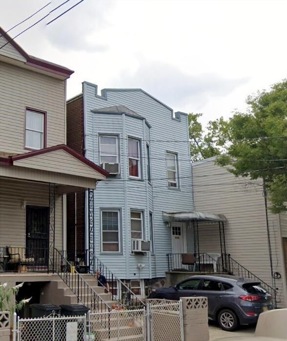 50 Montrose Ave in Jersey City, NJ - Building Photo