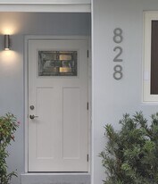 828 Cinnamon Rd in North Palm Beach, FL - Building Photo