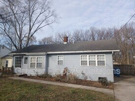 412 W South St in Crown Point, IN - Building Photo