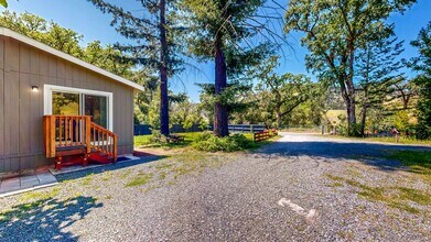5326 Briggs Ranch Rd in Calistoga, CA - Building Photo - Building Photo