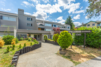 Pyramid Apartments in Langley, BC - Building Photo - Building Photo