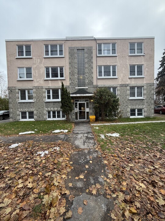 280 Blake Blvd in Ottawa, ON - Building Photo
