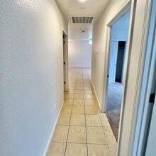 451 Pearl Pl in Manteca, CA - Foto de edificio - Building Photo
