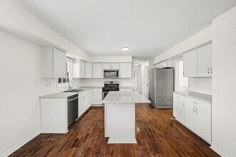 1315 Jane Ave in Naperville, IL - Building Photo - Building Photo