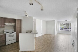 417 Vista Isles Dr, Unit 2315 in Plantation, FL - Foto de edificio - Building Photo