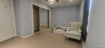 30 Madeley Ln in Stony Brook, NY - Building Photo