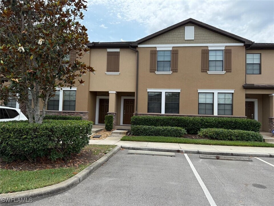 4252 Fennwood Ct in Zephyrhills, FL - Building Photo
