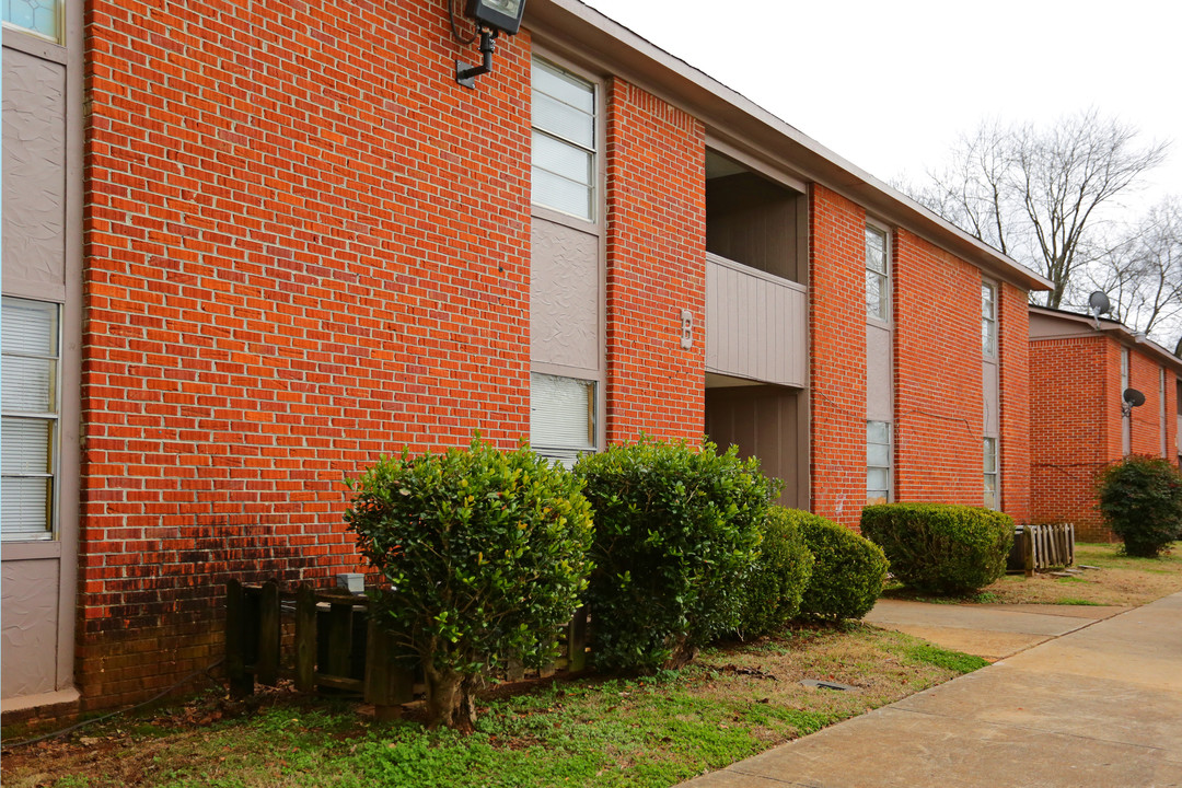 Hacienda Apartments in Huntsville, AL - Foto de edificio