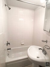 224 E 70th St in New York, NY - Building Photo - Building Photo