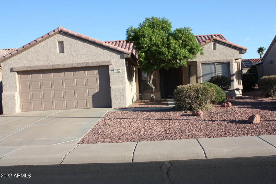 16422 W La Posada Ln in Surprise, AZ - Foto de edificio