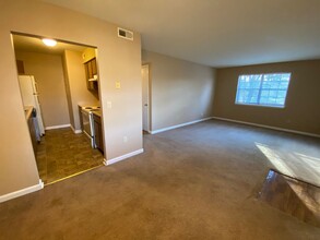 Hillside Apartments in Bowling Green, KY - Building Photo - Interior Photo