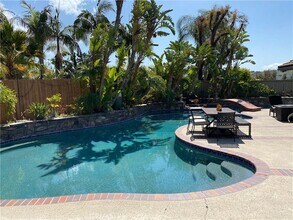 1933 N Canyon Park Cir in Orange, CA - Foto de edificio - Building Photo