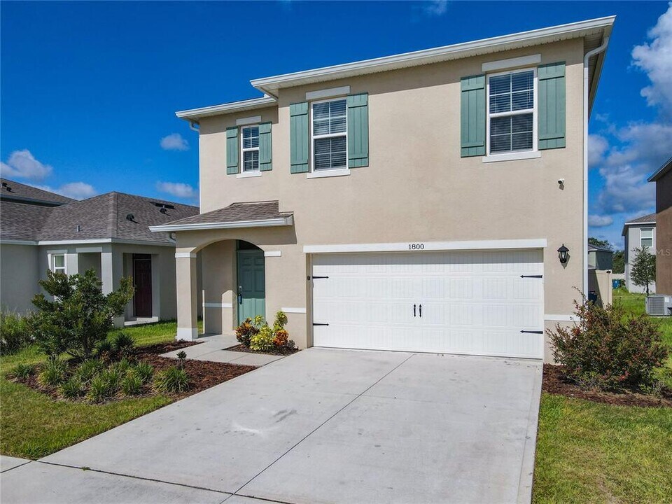 1800 Post Oak Dr in Davenport, FL - Building Photo