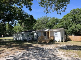 1550 Robin St in Auburndale, FL - Building Photo