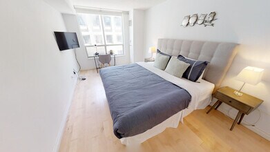 168 Simcoe St in Toronto, ON - Building Photo - Building Photo