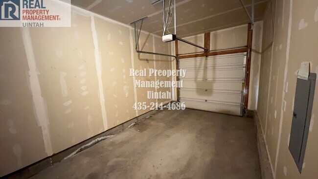 427 E Red Fox Ln in Vernal, UT - Building Photo - Building Photo