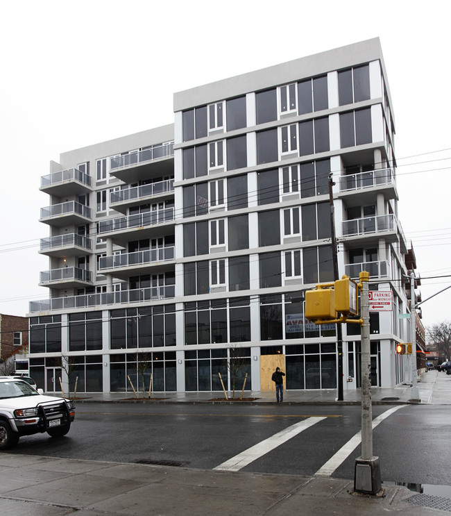 1702 Avenue Z in Brooklyn, NY - Foto de edificio - Building Photo