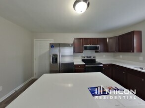 321 Lingonberry Dr in Hopkins, SC - Foto de edificio - Building Photo