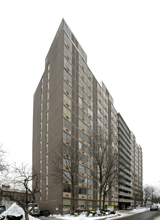 1350 Fifteenth Street in Fort Lee, NJ - Building Photo