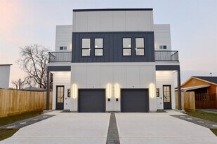 421 E 41st St in Houston, TX - Building Photo