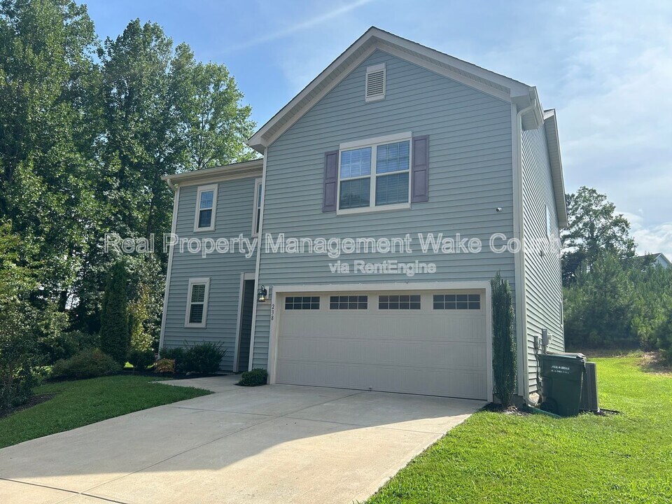 238 Lynn Dr in Clayton, NC - Building Photo