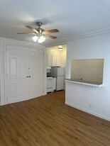 632 S Cloverdale Ave Apartamentos