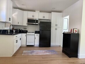 22052 Avenue San Luis in Woodland Hills, CA - Foto de edificio - Building Photo