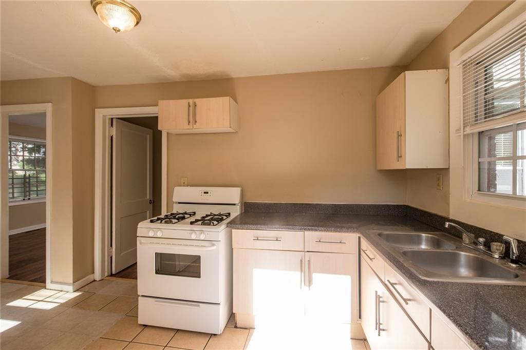 1801 Oakmont Dr NW in Atlanta, GA - Building Photo